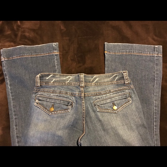 “DKNY” Juniors Distressed Bootcut Jeans! - Picture 4 of 4